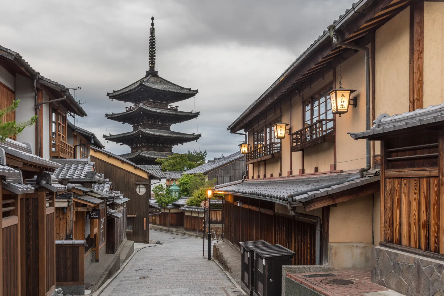 日本京都八坂通与八坂塔