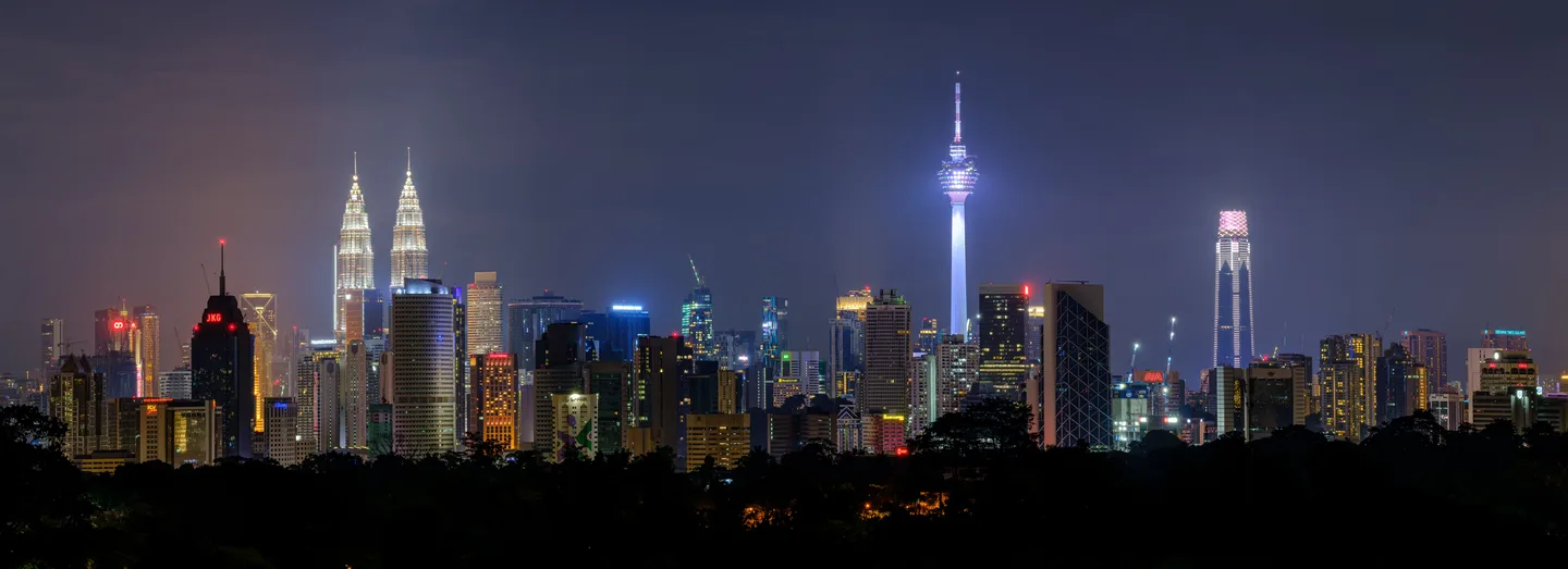 马来西亚吉隆坡的双子塔与城市夜景
